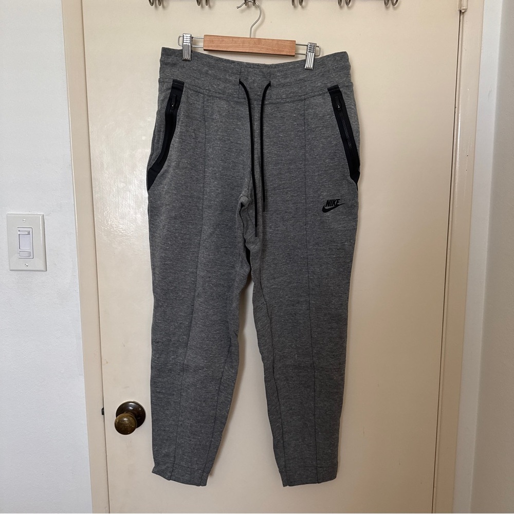 Nike Women’s dark heathered Gray tech fleece joggers size M